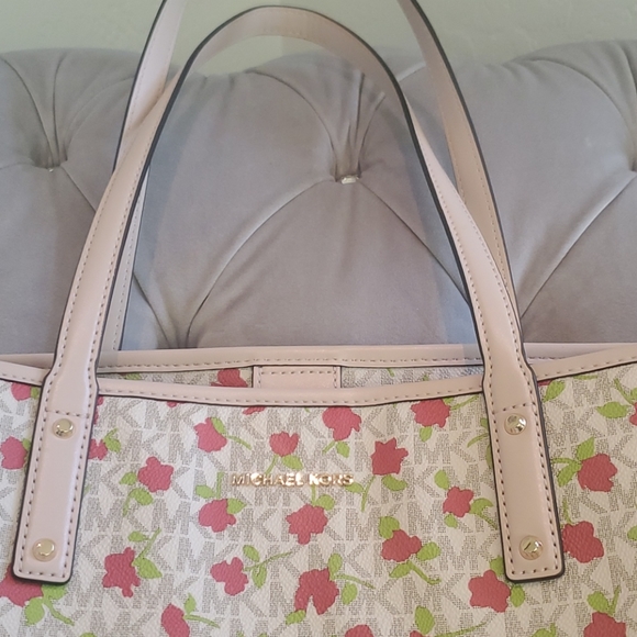 Michael Kors Cater Large Open Tote Bag - Picture 8 of 11